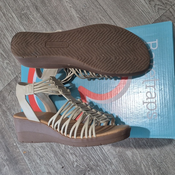 BareTraps Women's Tan Strappy‎ Sandals - Picture 4 of 7